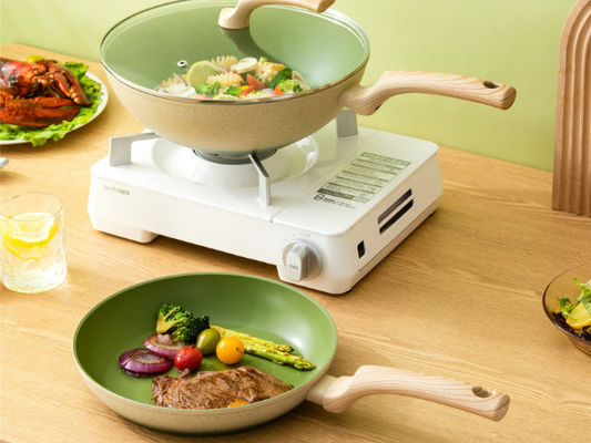 Прочный алюминиевый Cookware Skillet литого железа 4Piece установил с закаленными стеклянными крышками