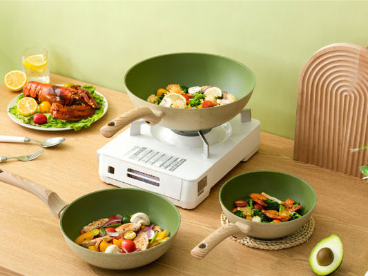 Прочный алюминиевый Cookware Skillet литого железа 4Piece установил с закаленными стеклянными крышками